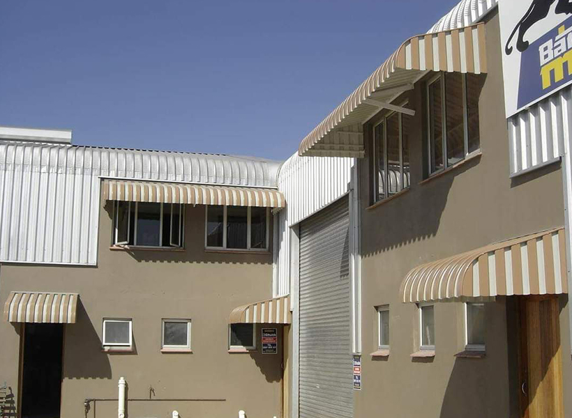 Retractable awnings for patios and commercial spaces